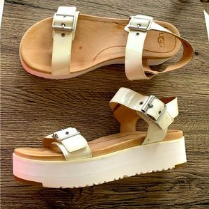 🔥 Ugg treadlite cream platform wedge sandals women’s size 7.5 mint condition